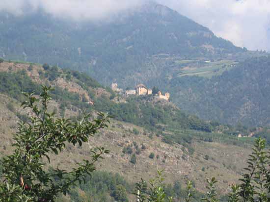 Burgen und Schlössel entlang der Via Claudia